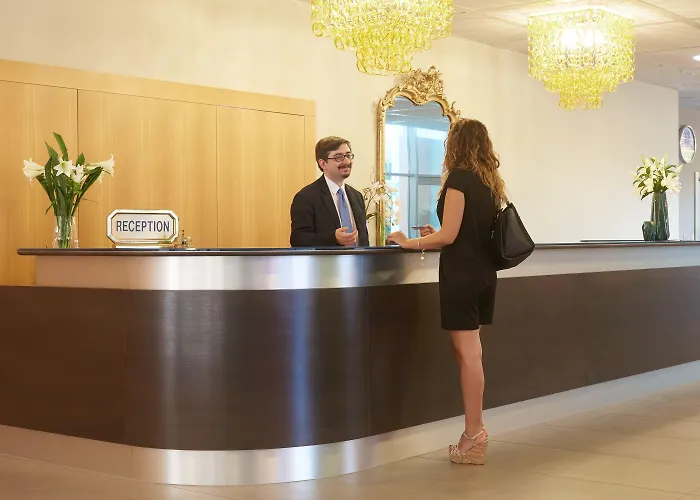 Anusca Palace Hotel 4*